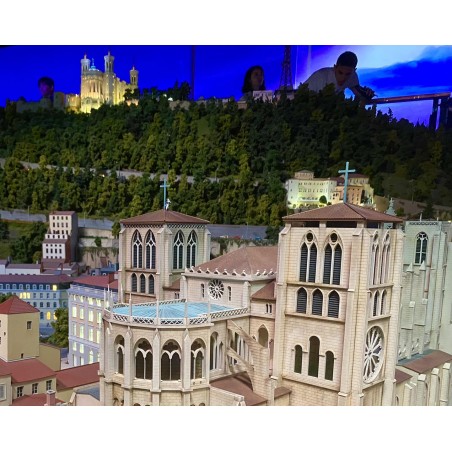 Mini world lyon - à partir de 18 ans - sur commande 15 j de délais